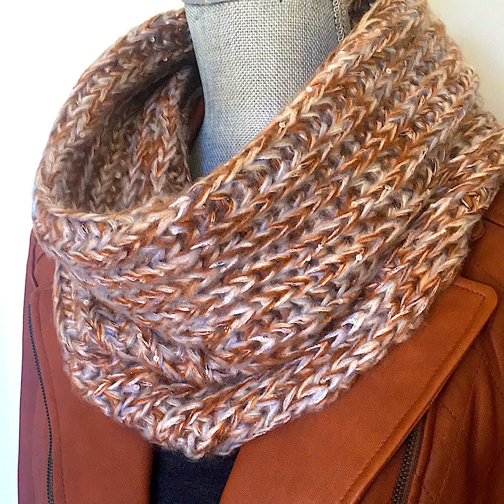 NWT Cozy Sparkly Infinity Scarf, 15" x 17" 🧡